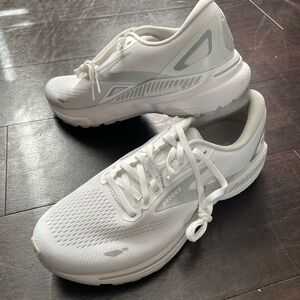 Women’s Brooks Adrenaline GTS 22